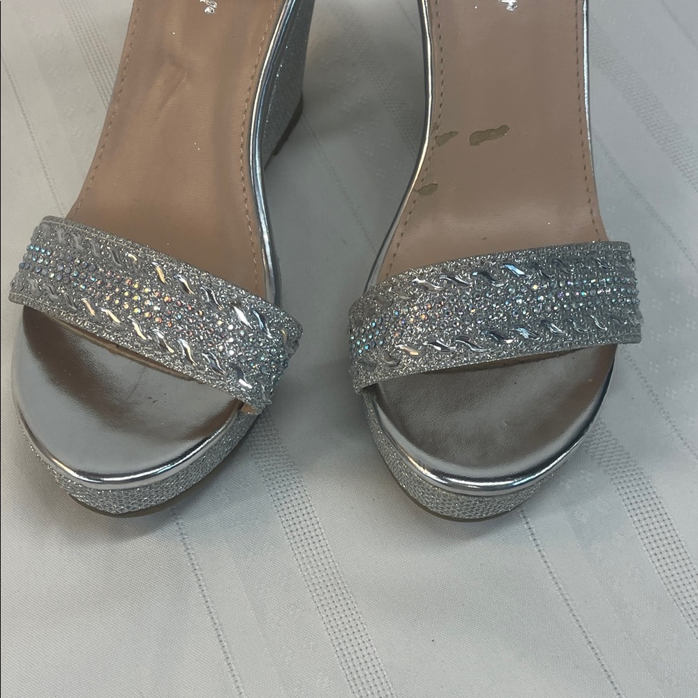 Ladies Forever Silver Sandal platform, sandal, size - Picture 3 of 16